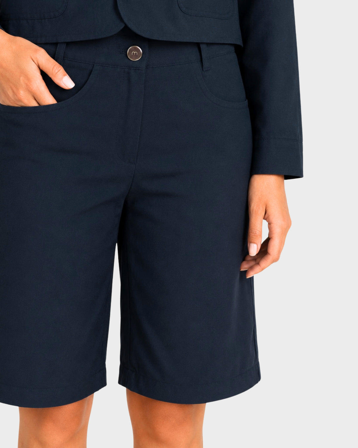 Bermuda oversized em tecido estruturado
